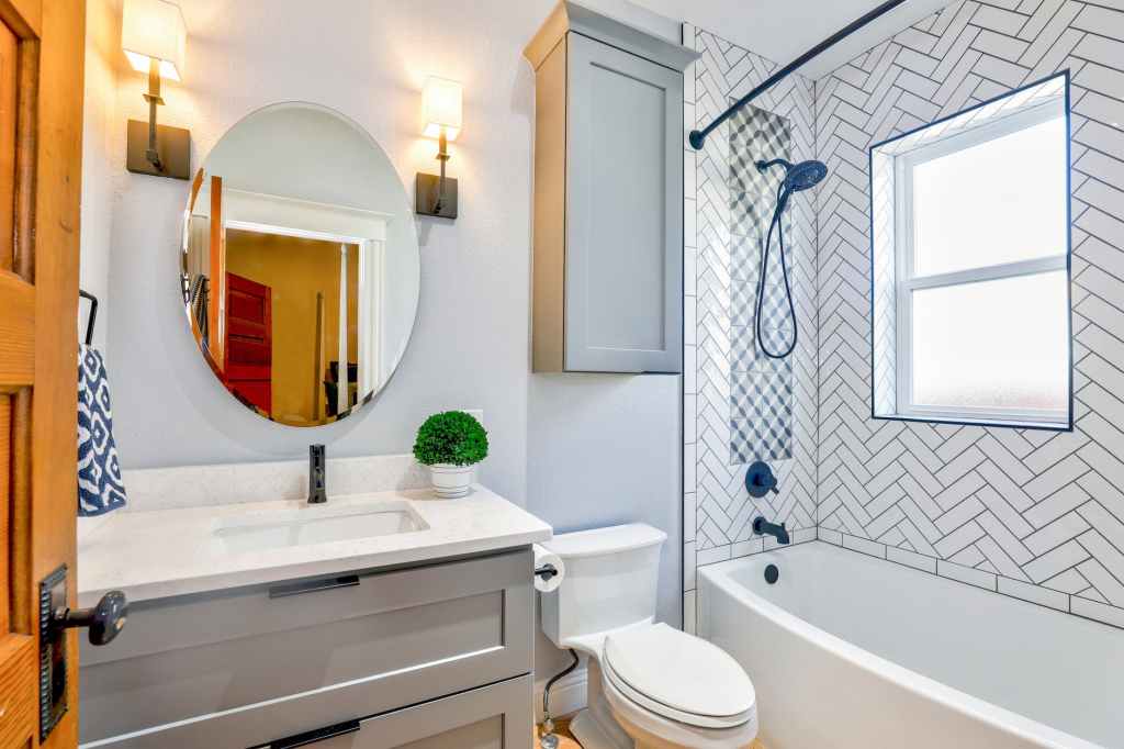 What’s the Best Way to Redecorate a Bathroom?